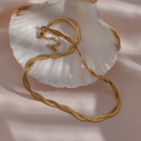 18K Gold Woven Herringbone Snake Chain Necklace - Picture 3 of 6